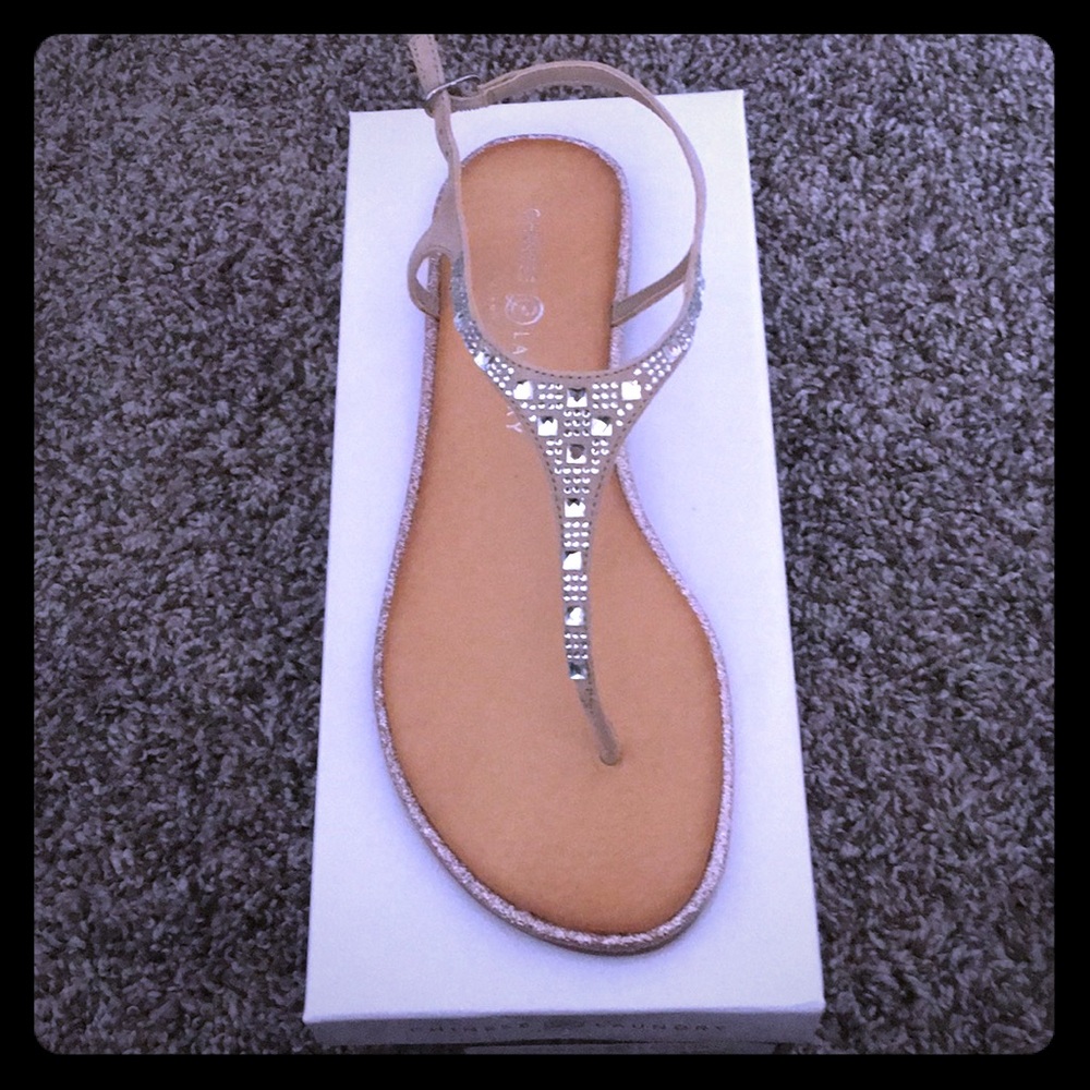 NWOT Chinese Laundry Z-Cain Sandals